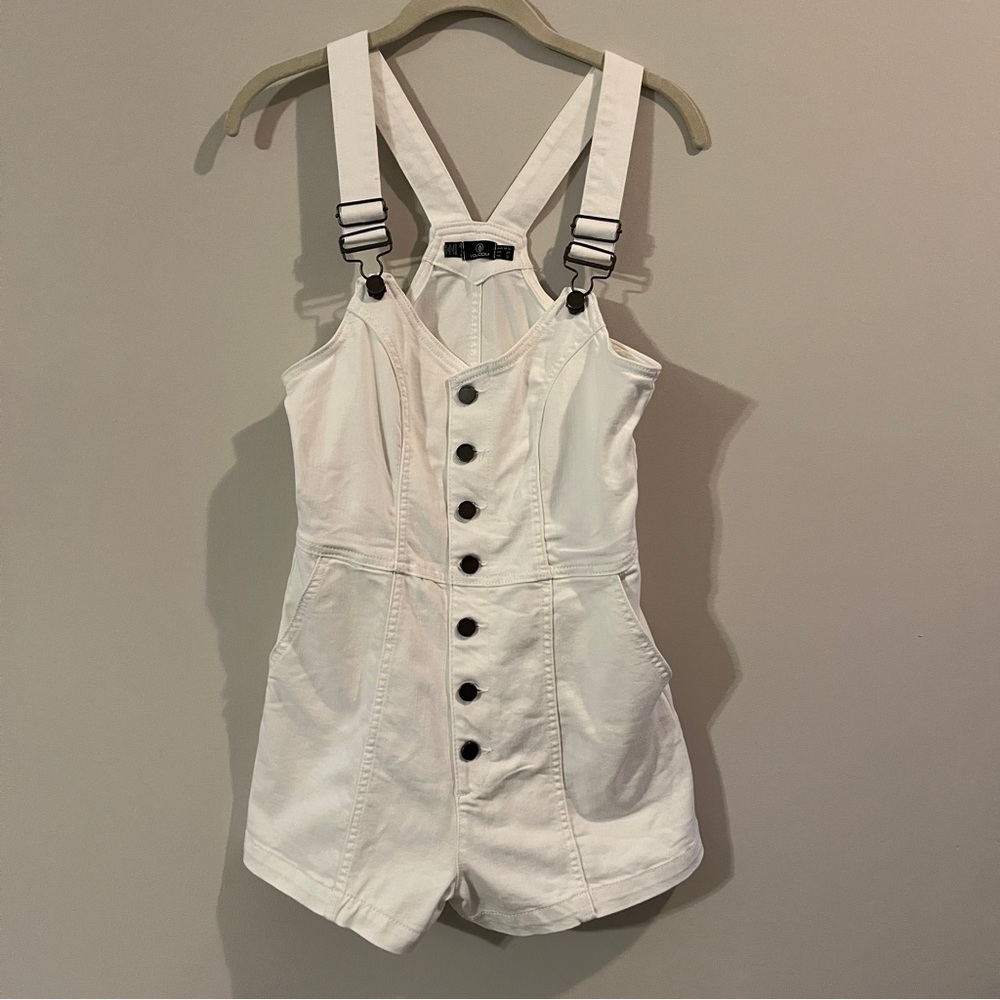 Volcom button up stretch shorts overalls shortfalls white with pockets women’s M
